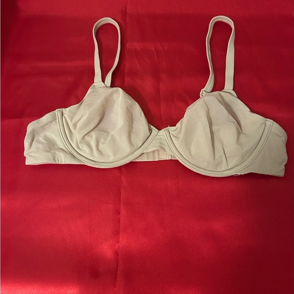 SKIMS Cream T-Shirt Bra Intimates - Picture 1 of 3